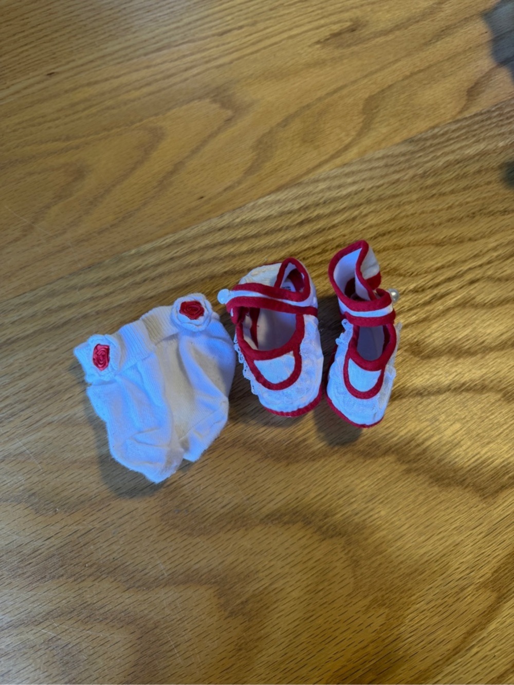 Vintage 90s Goldbug Red & White Baby Shoes